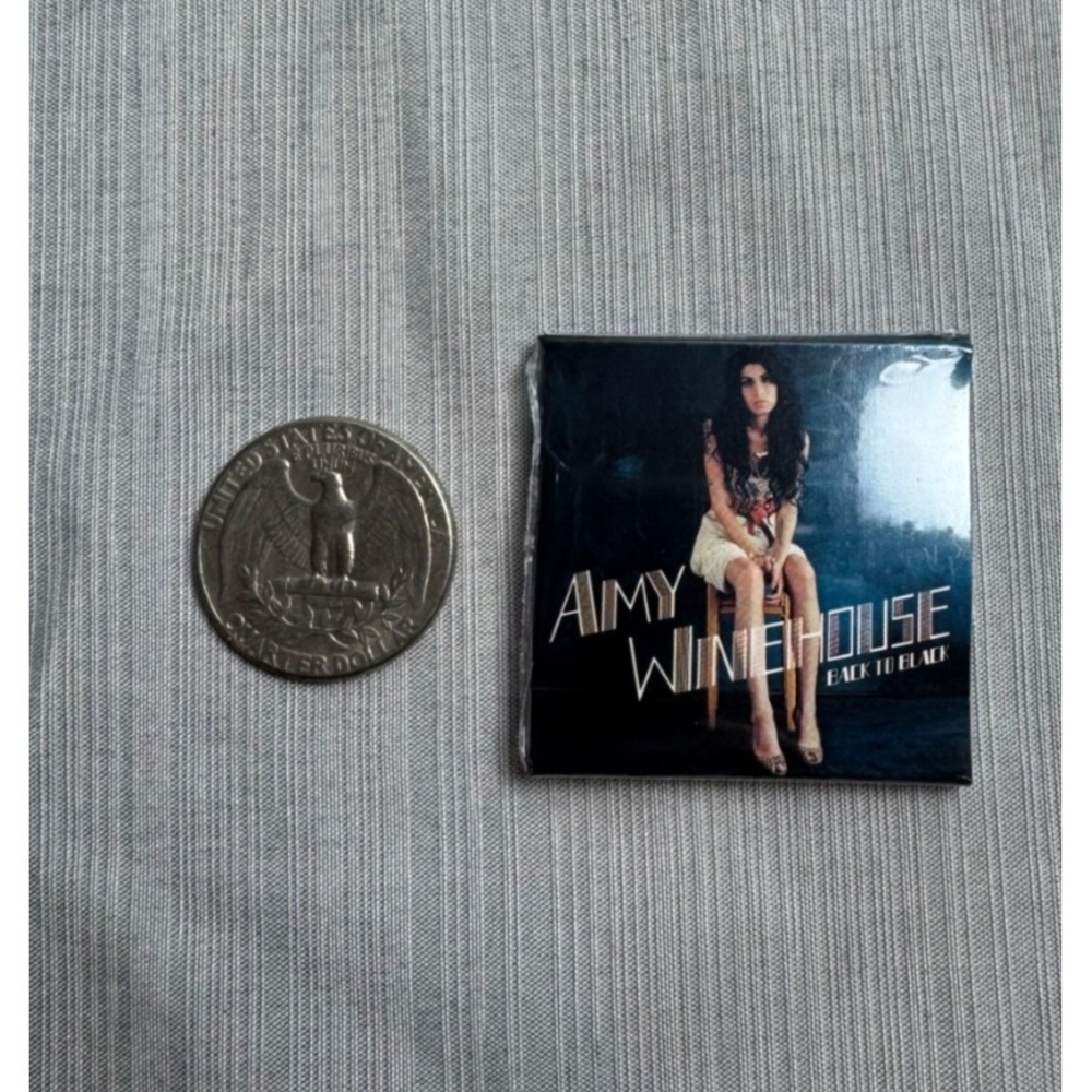 Miniverse Amy Winehouse Back to Black  Mini Playable Record Collectibles